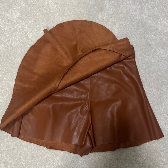 DO+BE NWT Brown Faux Leather Skirt/Skort with Ruffle Hem size medium - Picture 3 of 8
